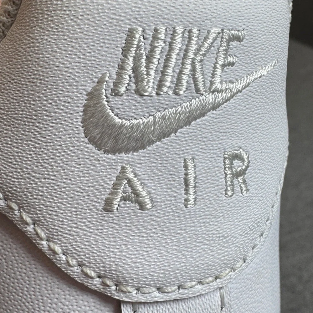 Nike Air Force 1 07 Mens White White Low Top Sneakers CW2288-111 Size 8